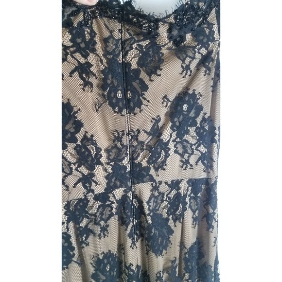 Tadashi Shoji Women's Sz. 4 Black Lace & Nude Off The Shoulder Long Evening Gown - Picture 9 of 10